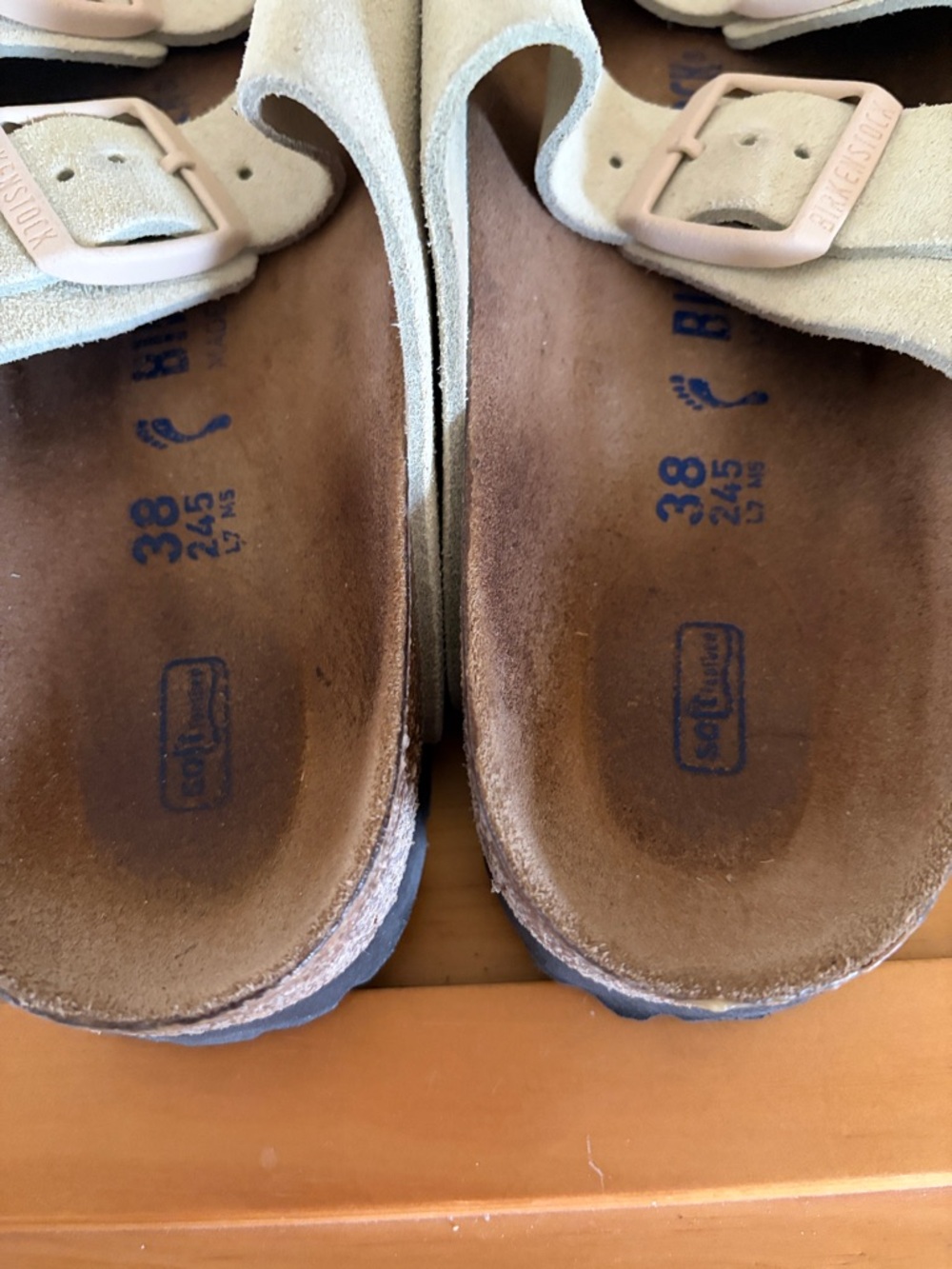 Birkenstock Suede Arizona Soft Footbed Sandals. Gently Used. Great Condition! - Picture 2 of 9